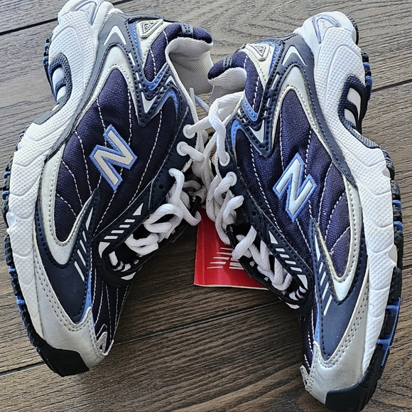 New  new balance size 5 youth - Picture 8 of 11